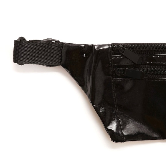 🖤NWT Fashion Nova Black Fanny Pack Faux Leather🖤 - Picture 3 of 4